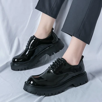 2023 Нов мъжки модерен бизнес кожени обувки с кръгло бомбе, черно модела обувки, мъжки oxfords с дебела подметка, Сватбени офис обувки Young