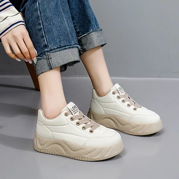 Пролетно дамски обувки 2024 г., които размерът, обувки за баща на дебела подметка, корейската версия на модерни спортни облекла ежедневни обувки, студентски обувки